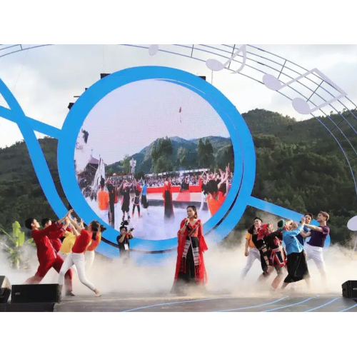 Văn hóa giao thoa giữa các dân tộc thiểu số cùng cư trú xen kẽ với nhau từ lâu đời.